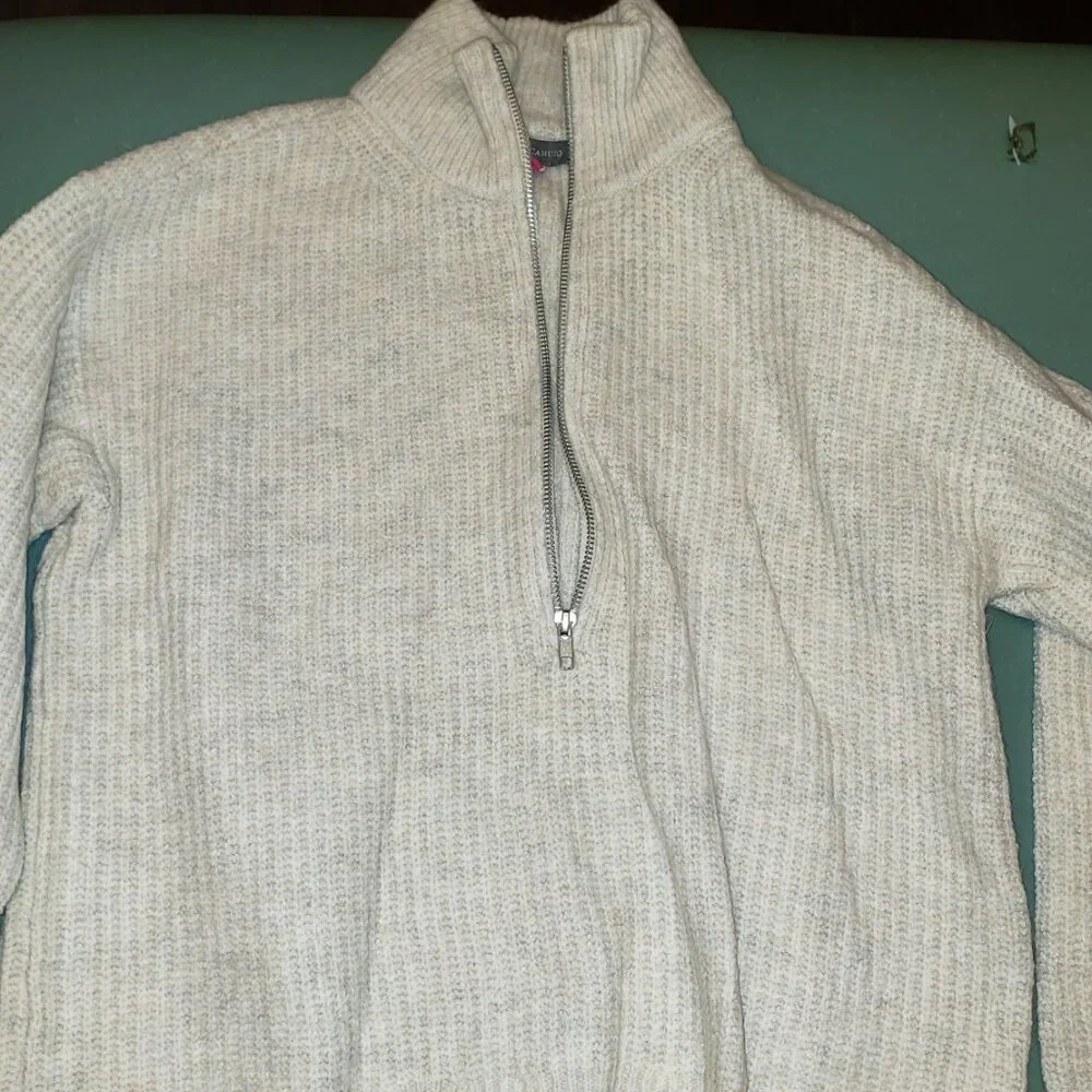 NWOT Vince Camuto Turtlenack Sweater. S - Picture 3 of 6